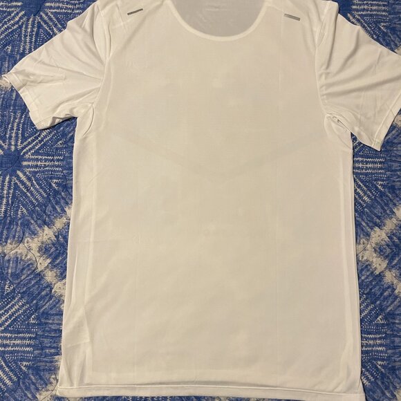 NWT Nike Running Dri-Fit White Chicago Marathon 2023 Shirt Mens S /Small - Picture 2 of 3